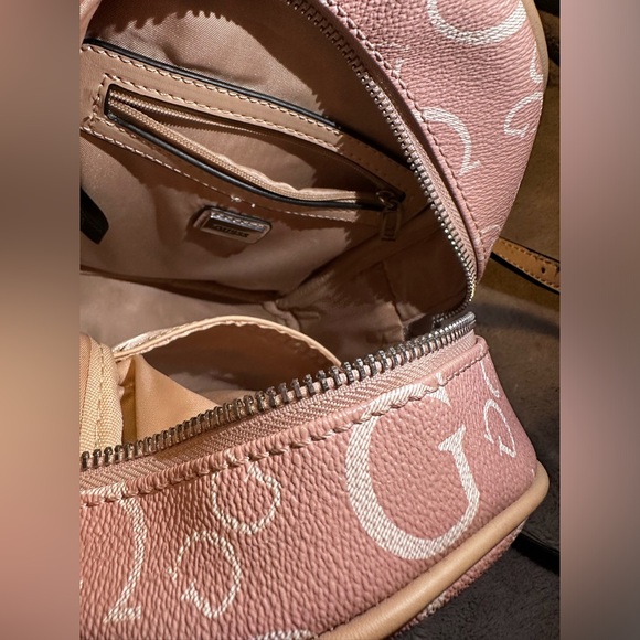 GUESS Mini Backpack 😍😍🎀 - Picture 4 of 4